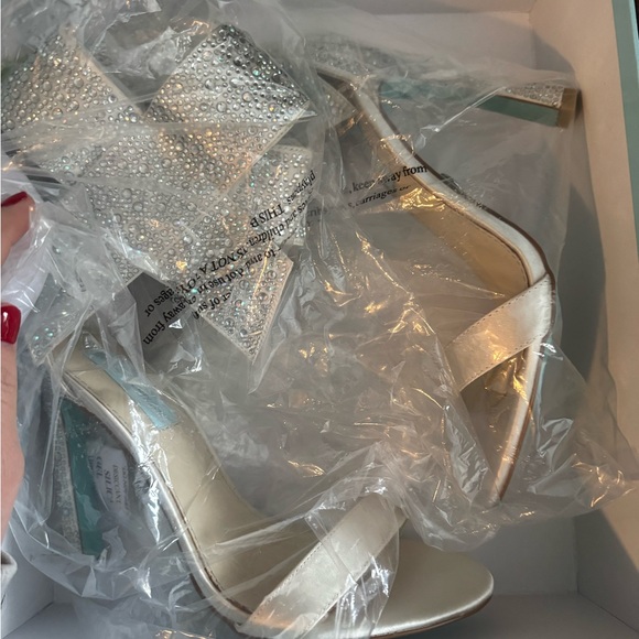 Never Worn Vintage Betsey Johnson Blue Updo Heels - Picture 8 of 8